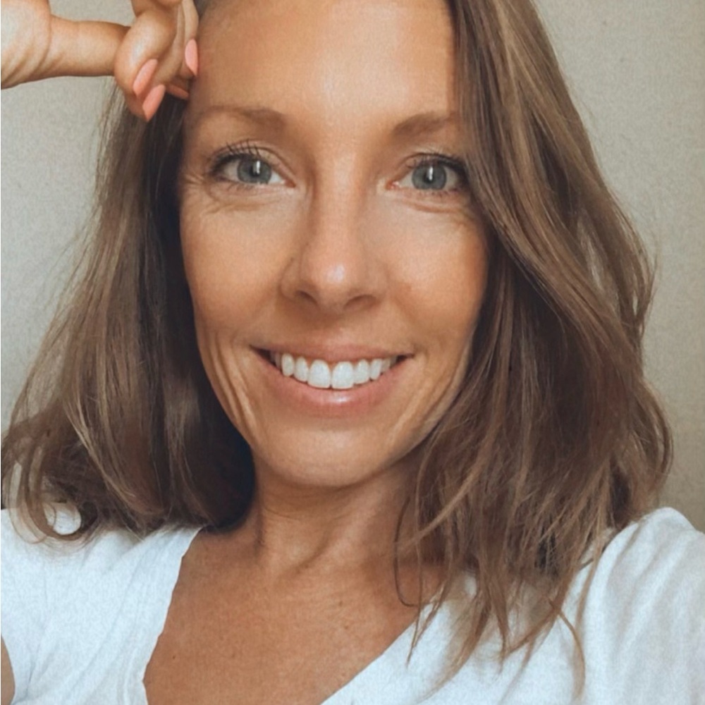 Meet Crystal: Poshmark Ambassador/Top Rated Seller